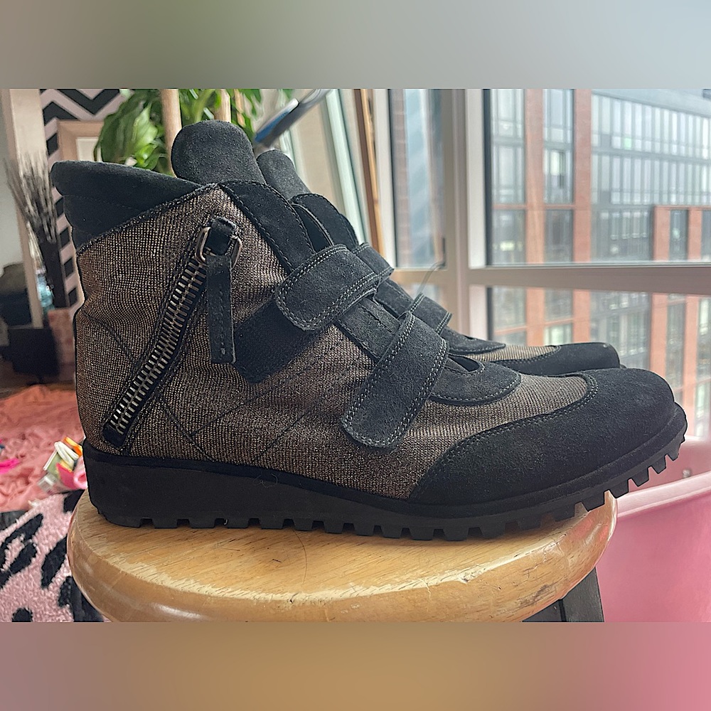 Stuart Weitzman Black/Gold Glitter High Top Lug Sole Sneakers / Boots Sz…